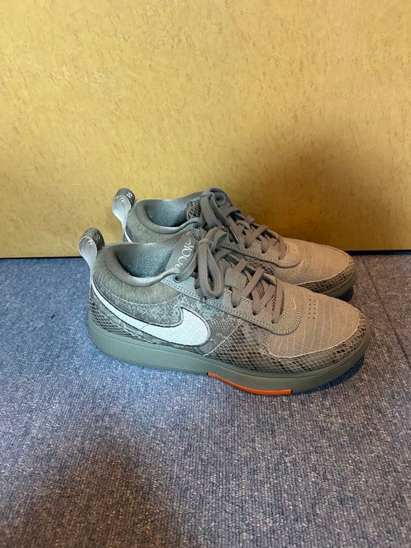 NIKE バスケットボールシューズ　BOOK1