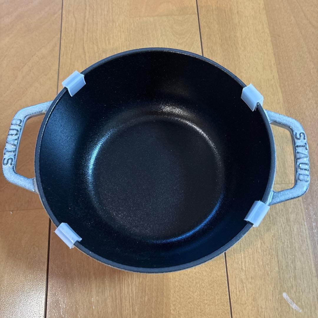 t*o様 【希少】STAUB スノーフレーク　カンパーニュ　鋳鉄製 両手鍋 16