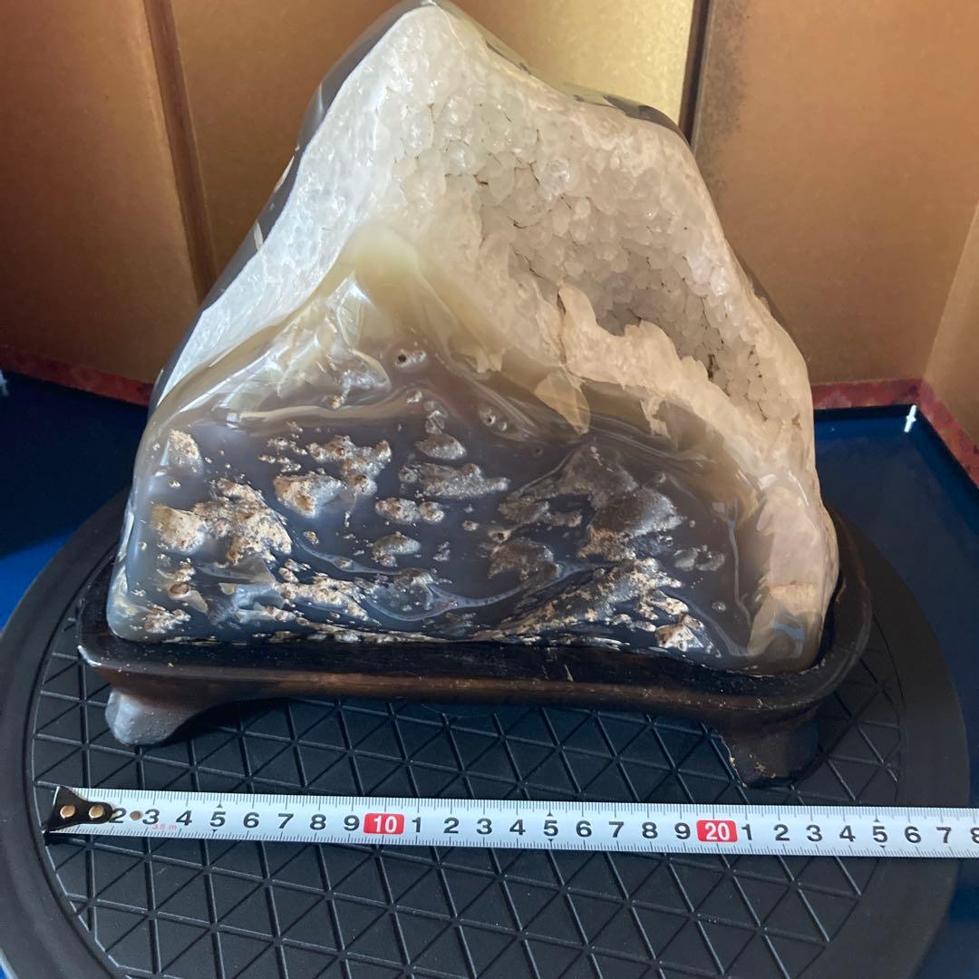 JAWSジョーズ(サメ)のようにも見える透明感のあるきれいな瑪瑙 鑑賞石　5kg