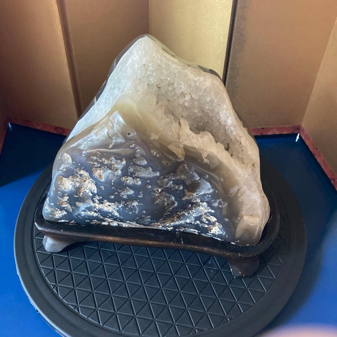 JAWSジョーズ(サメ)のようにも見える透明感のあるきれいな瑪瑙 鑑賞石　5kg