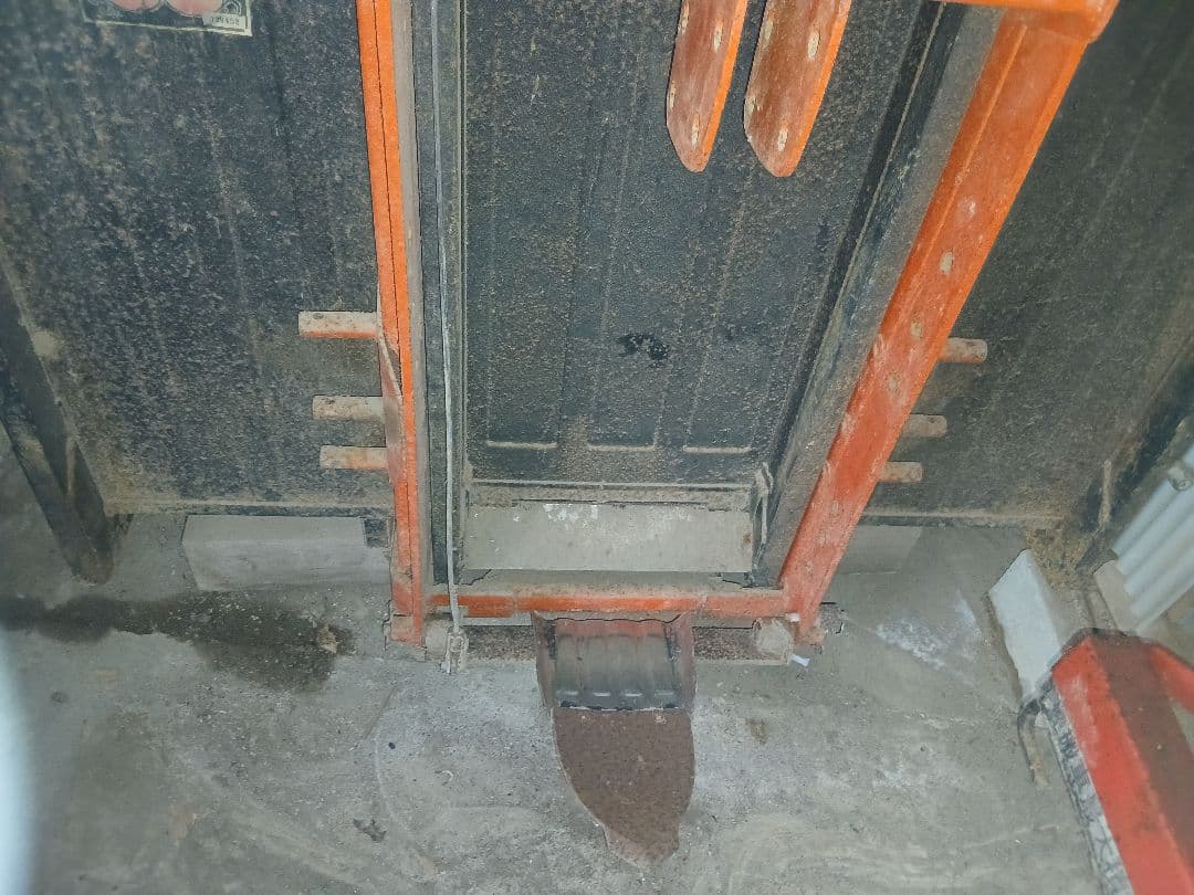 富士トレーラー製の整地キャリアです DC-F1200 トラクター用アタッチメント