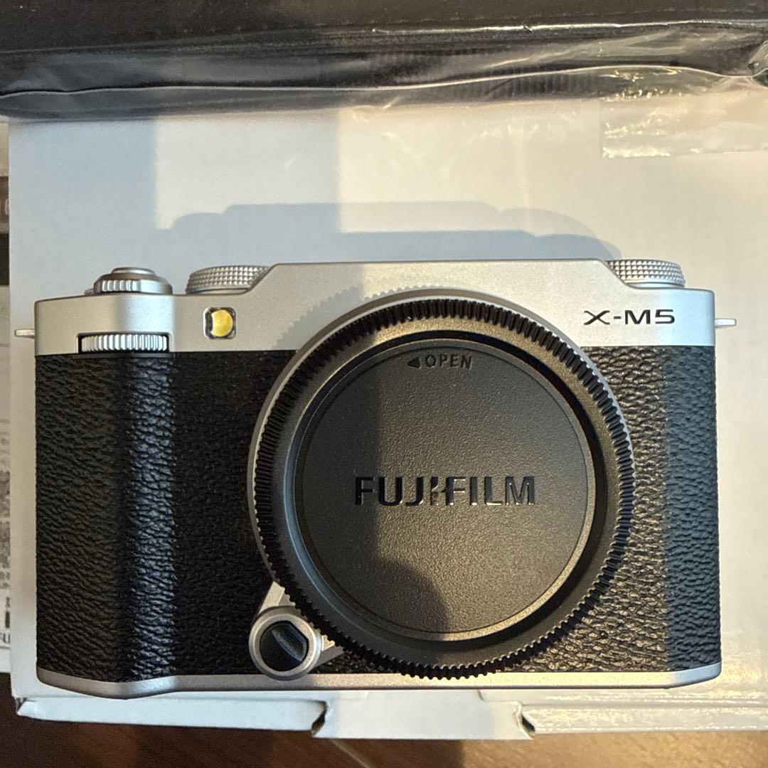 FUJIFILM ミラーレスカメラ X-M5 シルバー 本体