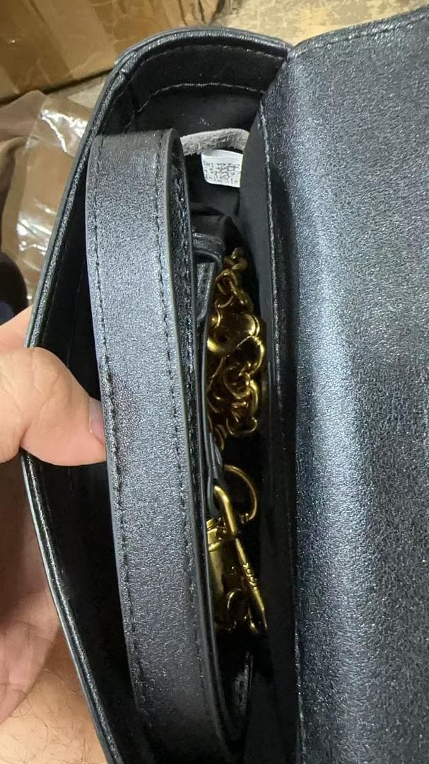 TOD'S ブラックレザー ショルダーバッグ