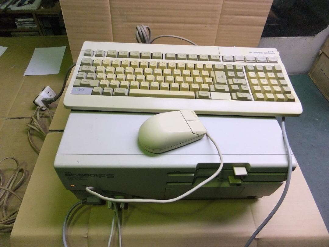 PC-9801FS2 本体 キーボード マウス 電源のみ確認済み