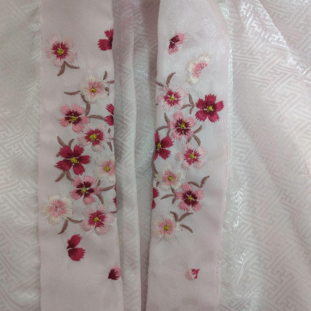 七五三8点①花刺繍被布着②着物③花刺繍襟長襦袢④髪飾り⑤ファー⑥足袋⑦草履⑧巾着