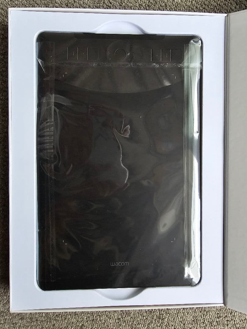 Wacom Intuos Pro M ペンタブレット 本体 PTH-660/K0