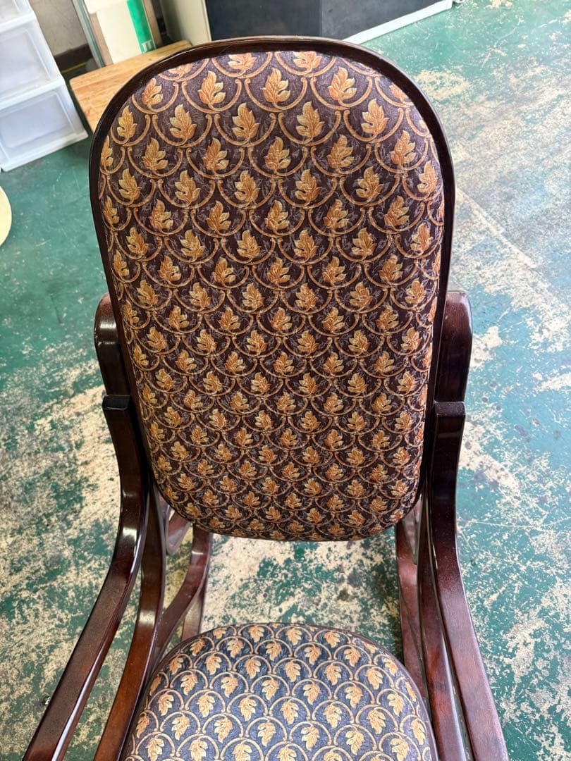 アンティーク調のロッキングチェア