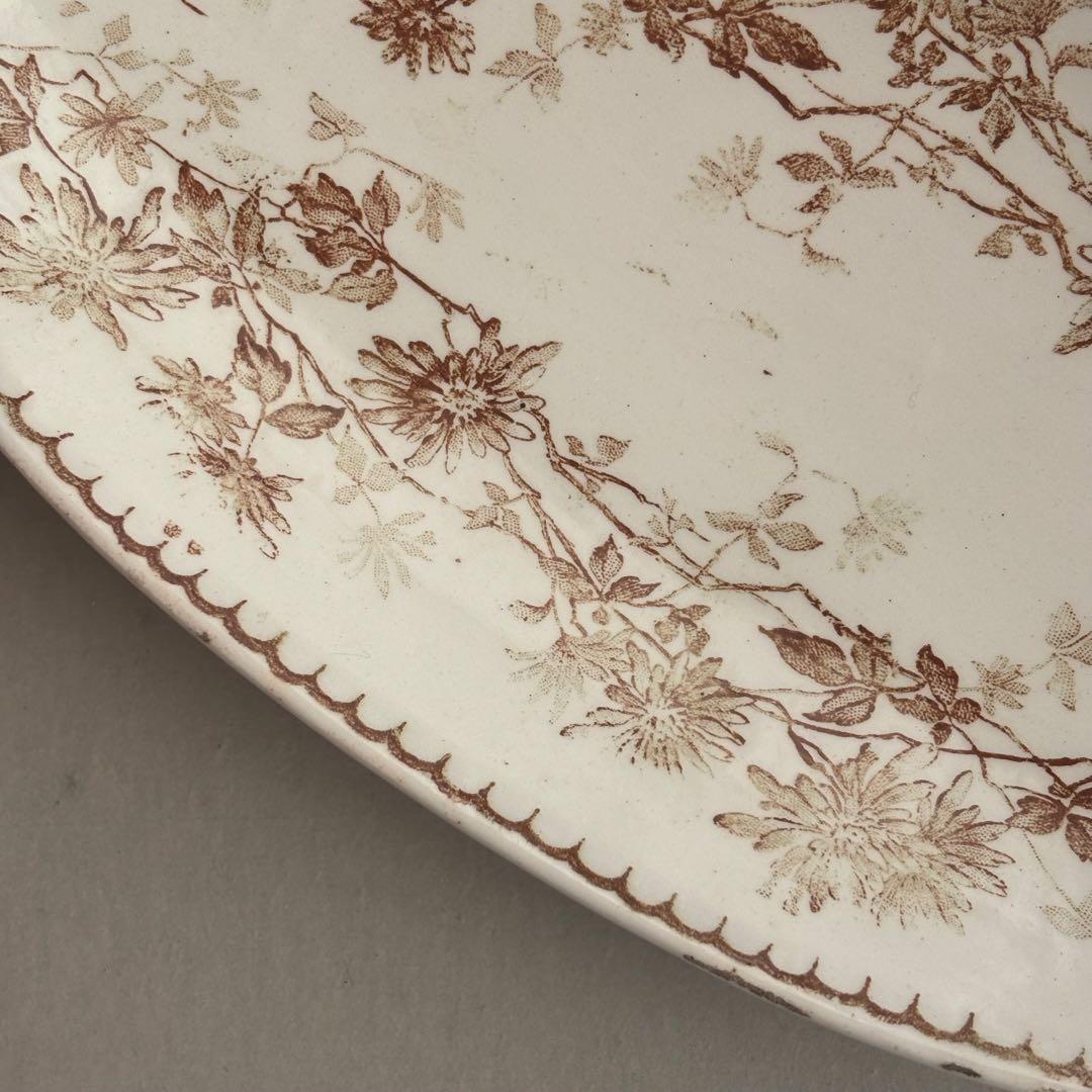 フランスアンティーク クレイユモントロー ブラウンの花模様が美しいラヴィエ