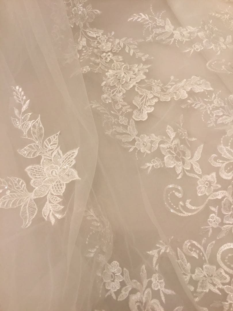 1*5様 オフホワイトウェディングドレス Aライン レース装飾