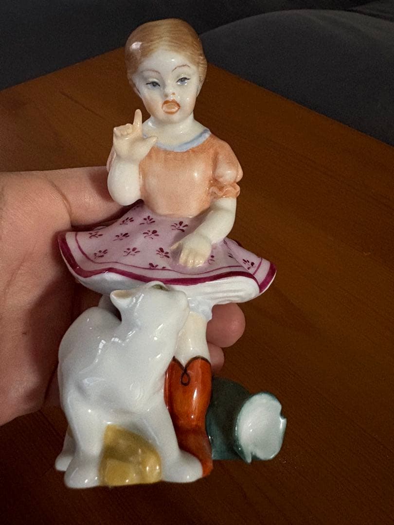 Herend ヘレンドフィギュリン 陶器人形少女と猫